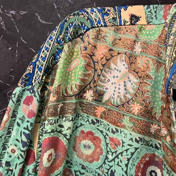 Gorgeous Zara blouse worn a couple of times - Picture 10 of 10